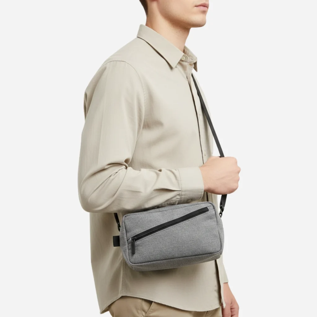 pouch-bag-canvas-model-side
